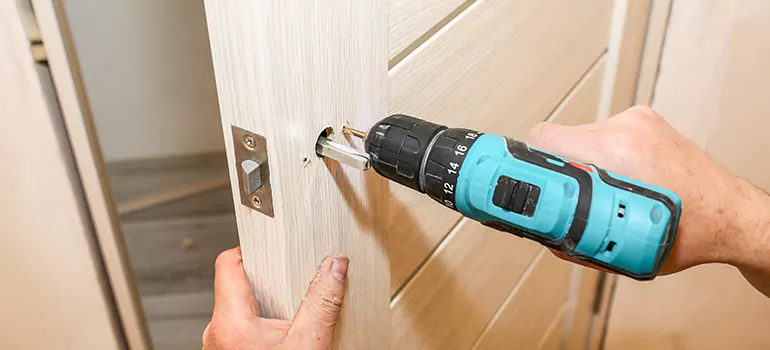 Old Door Knob Repair in Oakleaf Plantation, FL