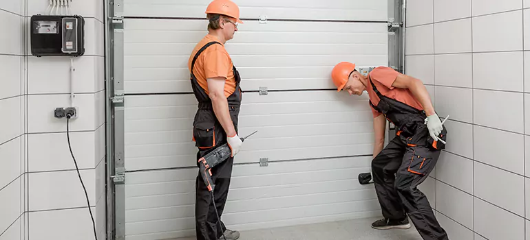 Secure Garage Door Repair in Oakleaf Plantation, FL