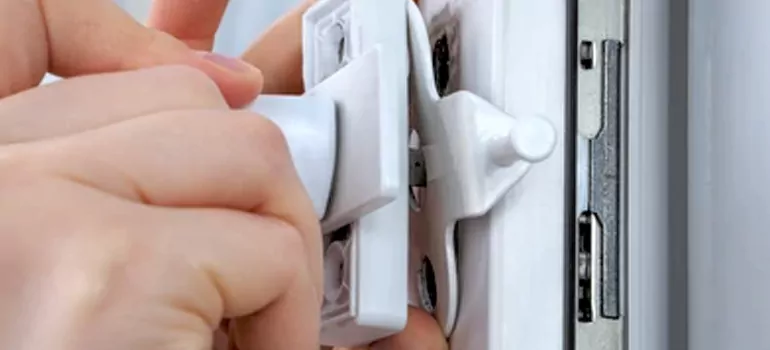 Window Lock Assembly in Oakleaf Plantation, FL