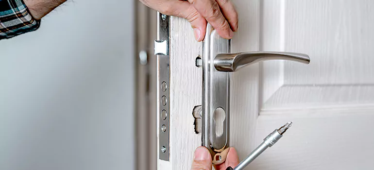 Front Door Knob Repair in Oakleaf Plantation, FL